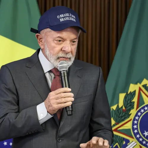 Lula chama Eduardo de “traidor da pátria” e defende “expulsão” do deputado