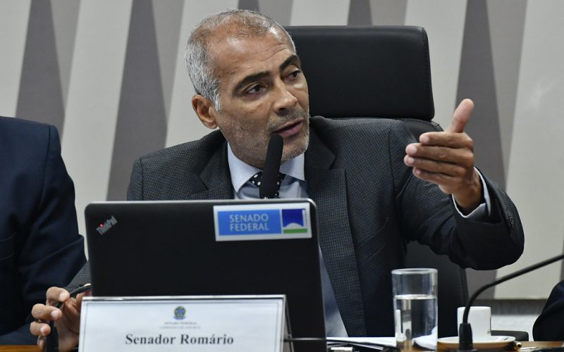 Romário é condenado a pagar R$ 2 milhões por fraude em processo de cobrança