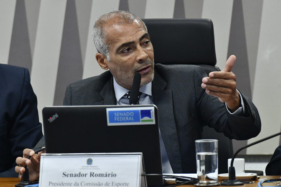Romário é condenado a pagar R$ 2 milhões por fraude em processo de cobrança