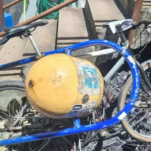 Ladrão “cara de pau” arranca lixeira para furtar bicicleta em festa
