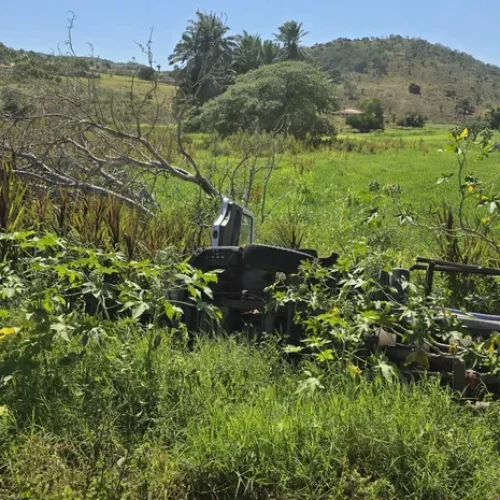 Caminhoneiro morre após veículo carregado com água capotar em Água Branca