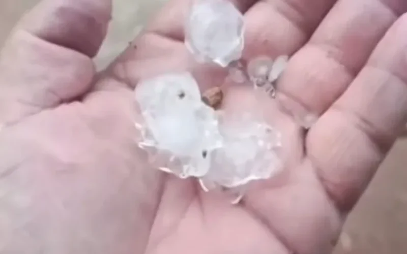 Granizo é registrado na zona rural de Cacimbinhas e surpreende moradores