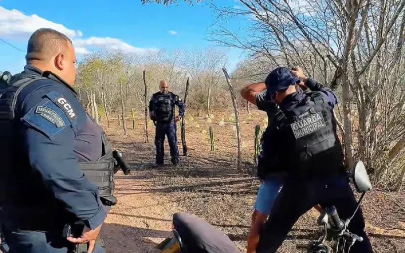 Patrulha Selma Bandeira prende homem em flagrante após denúncia de violência doméstica em Delmiro Gouveia