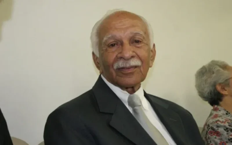 Câmara de Maceió homenageia professor José Moacir Teófilo com moções de pesar