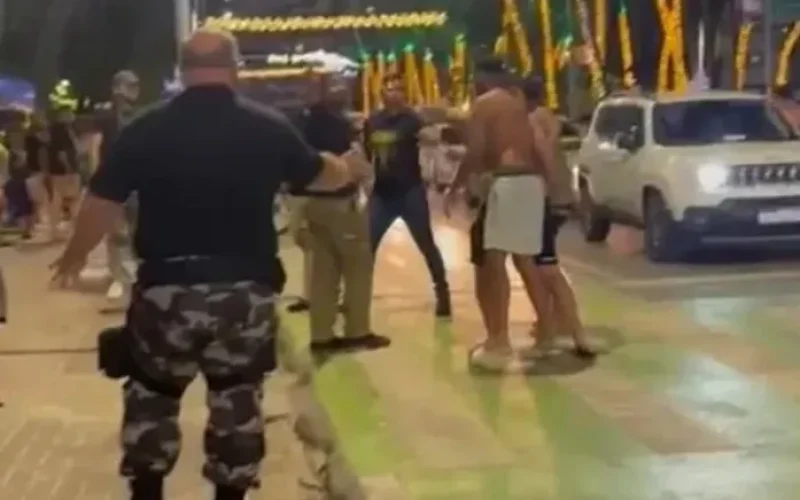 Confusão em frente a bar termina em agressão na orla da Ponta Verde, em Maceió