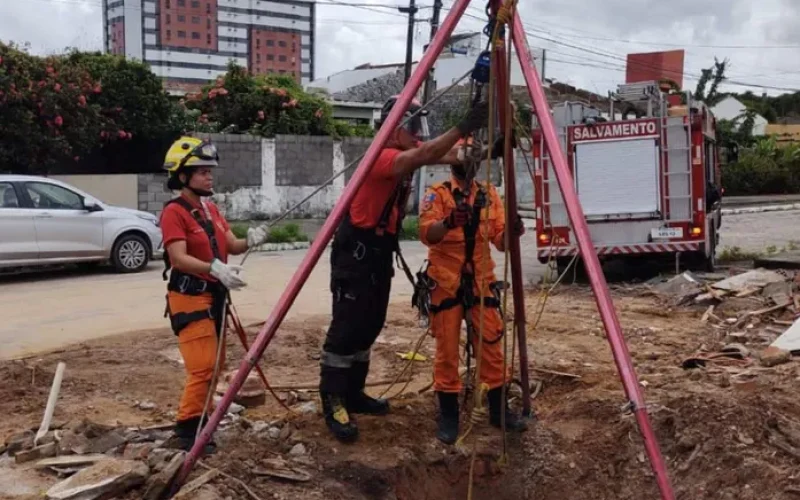Estrutura cede e três pessoas da mesma família despencam em cacimba de 12 metros em Arapiraca