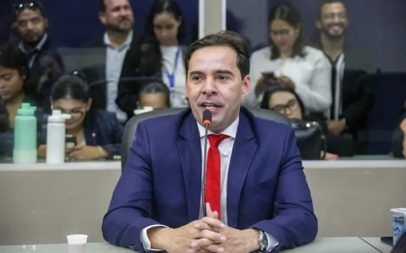 “Errou o alvo da bomba”: em vídeo, Kelmann satiriza Rui, após ex-prefeito entrar na mira da Receita