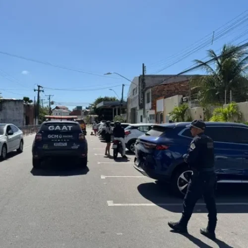 Operação flagra uso irregular de espaço público e atuação de flanelinhas em Maceió