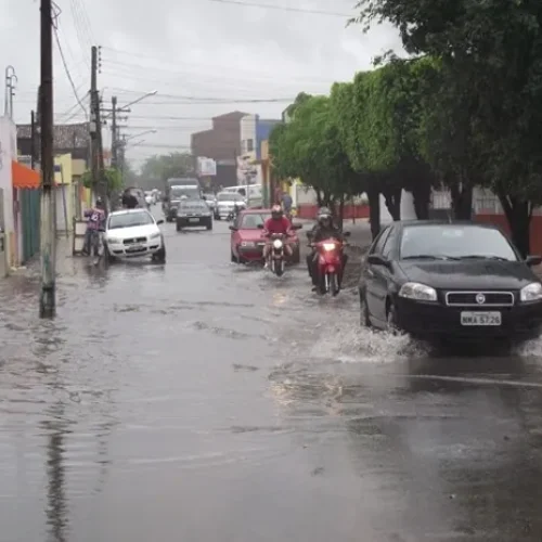 Inmet emite alerta de chuvas intensas para Maceió e outras 83 cidades de Alagoas