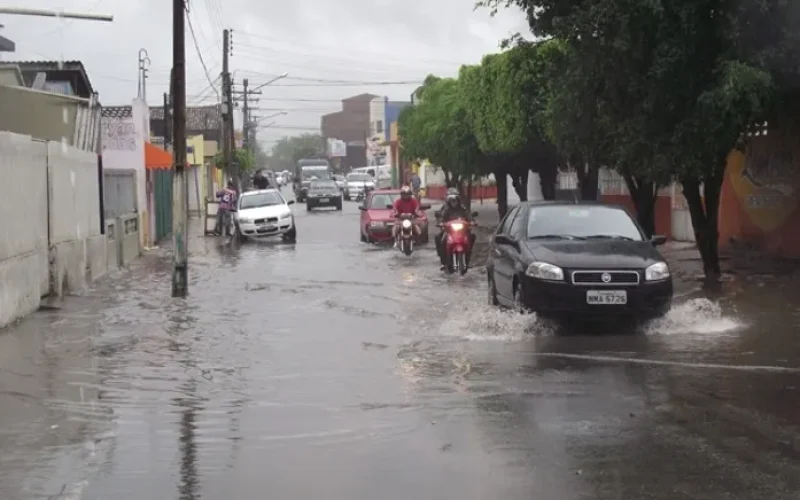 Inmet emite alerta de chuvas intensas para Maceió e outras 83 cidades de Alagoas