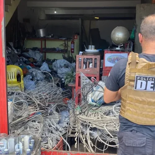 Operação contra furto de cabos prende donos de ferros-velhos na parte alta de Maceió