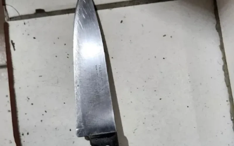 Homem é socorrido com faca cravada nas costas após ataque no Litoral Norte de Alagoas