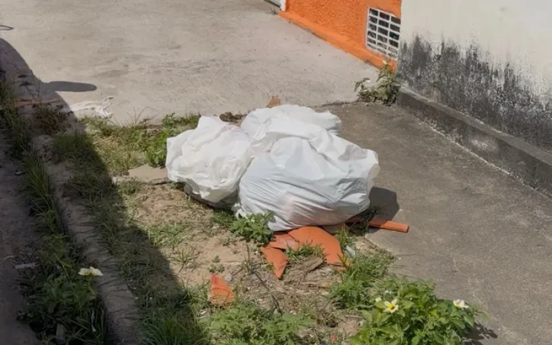 Pai de bebê encontrado no lixo afirma que esposa sofreu aborto espontâneo