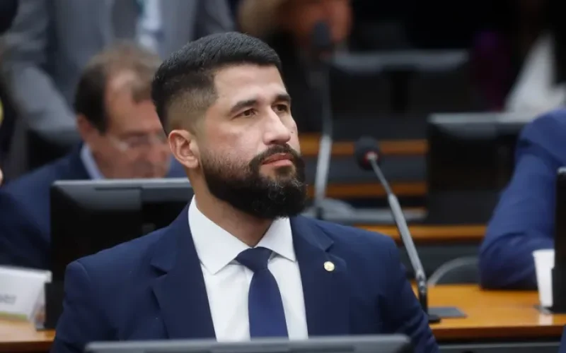 Fábio Costa vota a favor de isenção do IR para quem ganha até R$ 5 mil: “O trabalhador precisa respirar”