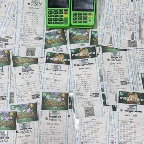 Turistas caem em golpe do bolão da Mega-Sena e mulher acaba presa na Praia do Francês