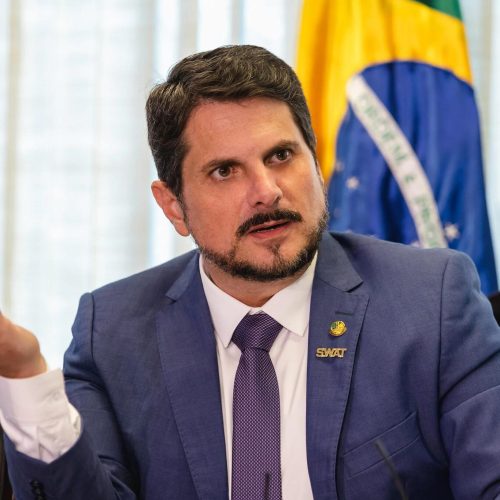 STF manda derrubar perfil de senador bolsonarista após ‘fuga’ para os EUA