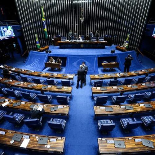 Servidores recebem quase R$ 200 mil em comissões do Senado que não funcionam