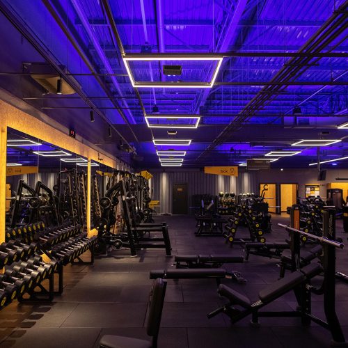 Adolescentes podem treinar de graça na Smart Fit nas férias; veja como participar