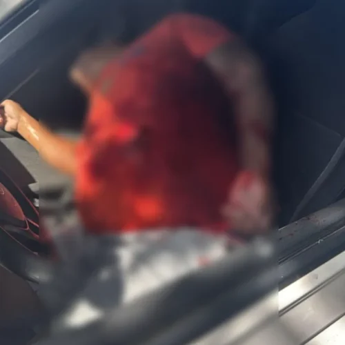 Polícia investiga assassinato de homem encontrado em carro
