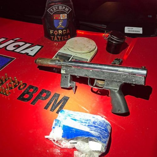 Submetralhadora é apreendida pela Polícia Militar em residencial da parte alta de Maceió