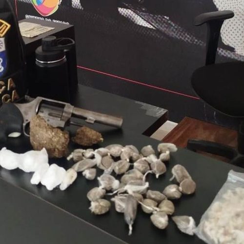Suspeito de liderar o tráfico de drogas em Paripueira é preso com arma e drogas