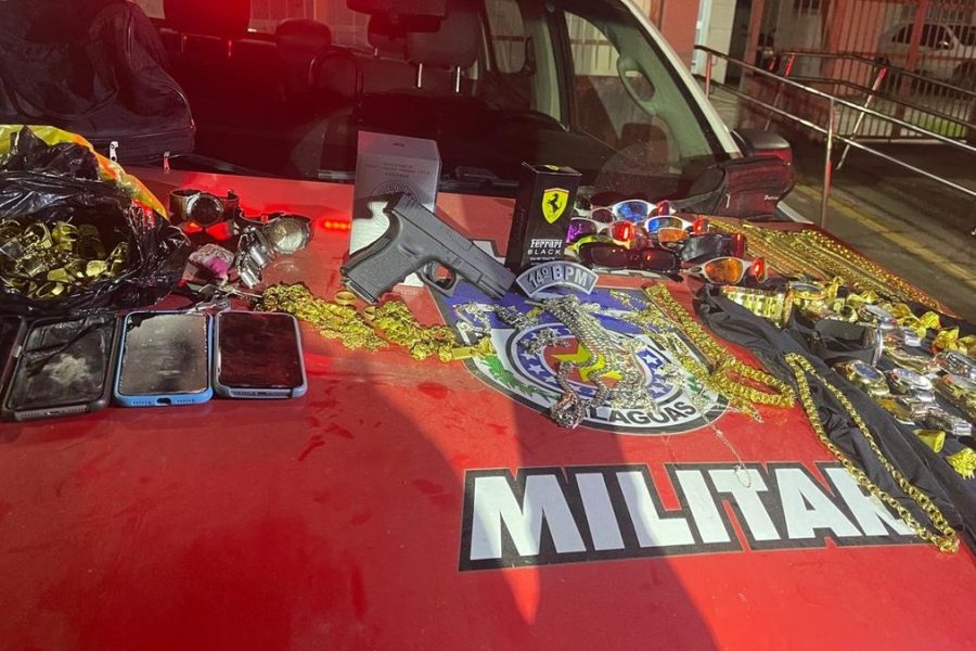 Polícia prende dupla suspeita de roubo a loja após proprietário reconhecê-los