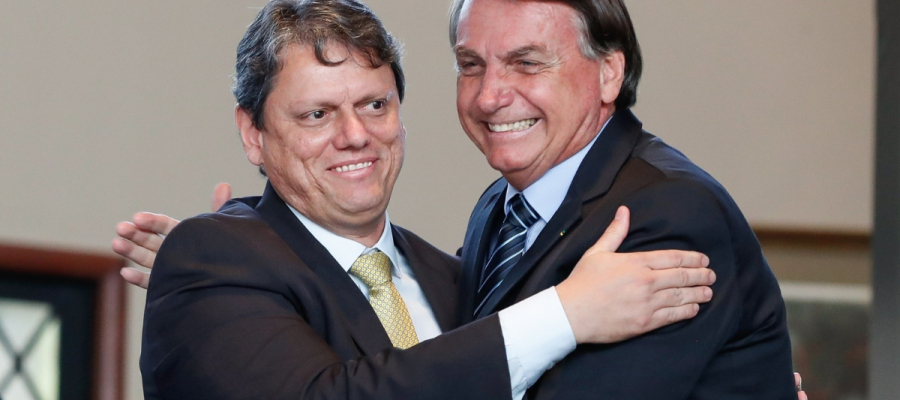 Defesa de Bolsonaro pede ao STF autorização para visita de Tarcísio de Freitas antes de possível prisão em regime fechado