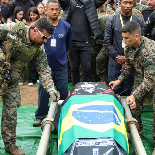 Flávio Bolsonaro arrecada R$ 1 milhão para famílias de policiais mortos em megaoperação no Rio
