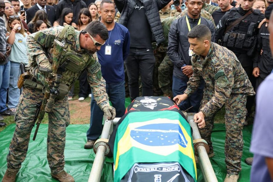Flávio Bolsonaro arrecada R$ 1 milhão para famílias de policiais mortos em megaoperação no Rio
