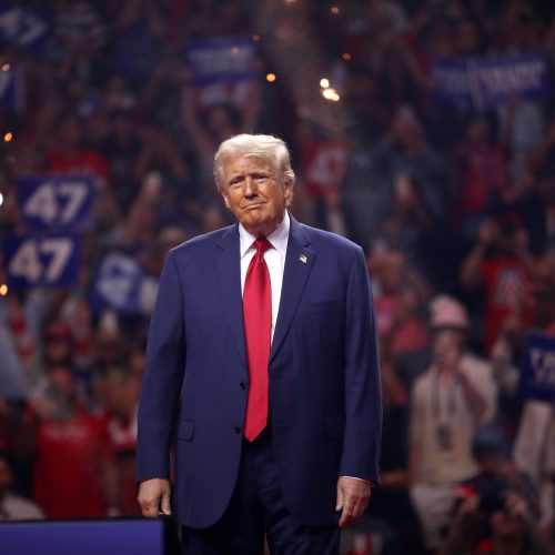 Homem é morto pelo Serviço Secreto ao invadir resort de Donald Trump