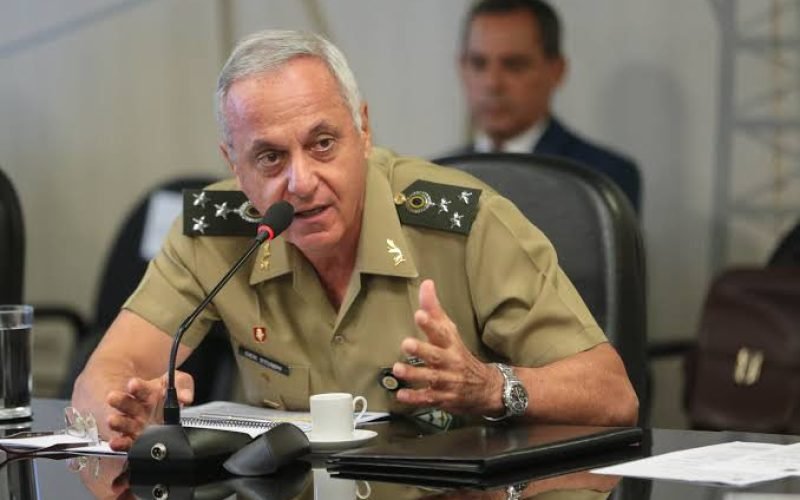 “Defendi a democracia em tempos complexos”, diz General que foi contra plano de golpe de Estado