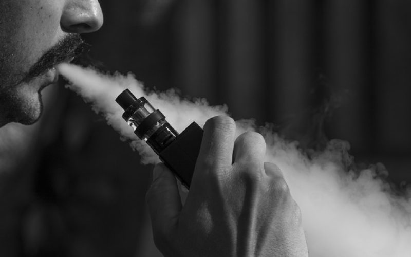 Redes sociais recebem ordem do Governo para tirar do ar conteúdos sobre vapes proibidos no Brasil