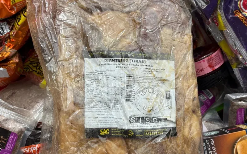 Vigilância Sanitária apreende 250 kg de alimentos vencidos e impróprios na Levada