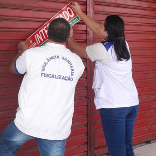 Vigilância Sanitária interdita comércios após encontrar mofo e alimentos estragados