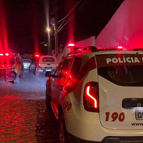 Mulher é morta a tiros no bairro Caititus, em Arapiraca, neste domingo (22)