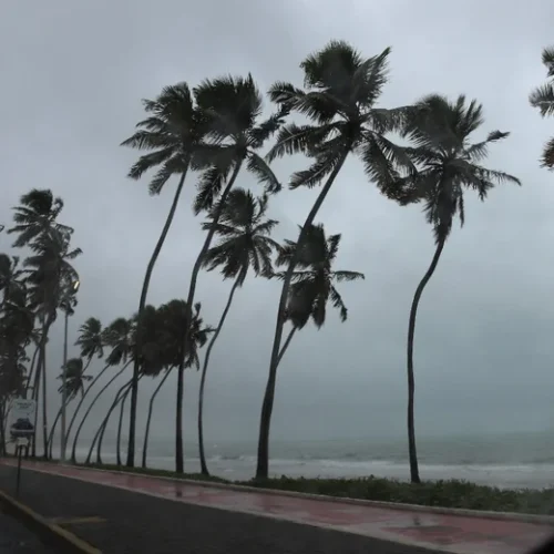 Chuvas intensas causam alagamentos e falta de energia em Maceió