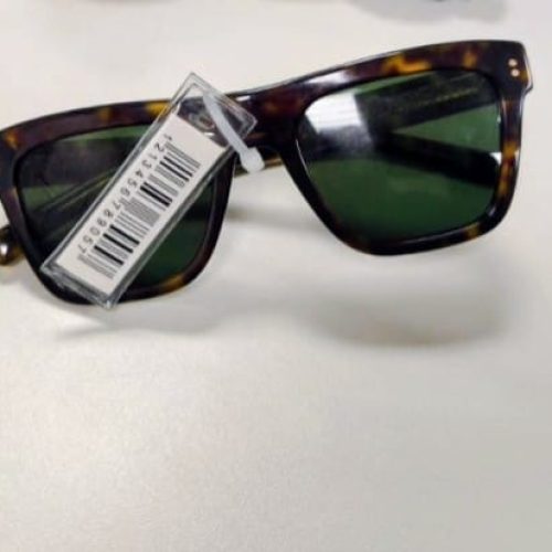 Mulher é presa dentro de avião após furtar óculos de R$ 3 mil no Zumbi dos Palmares