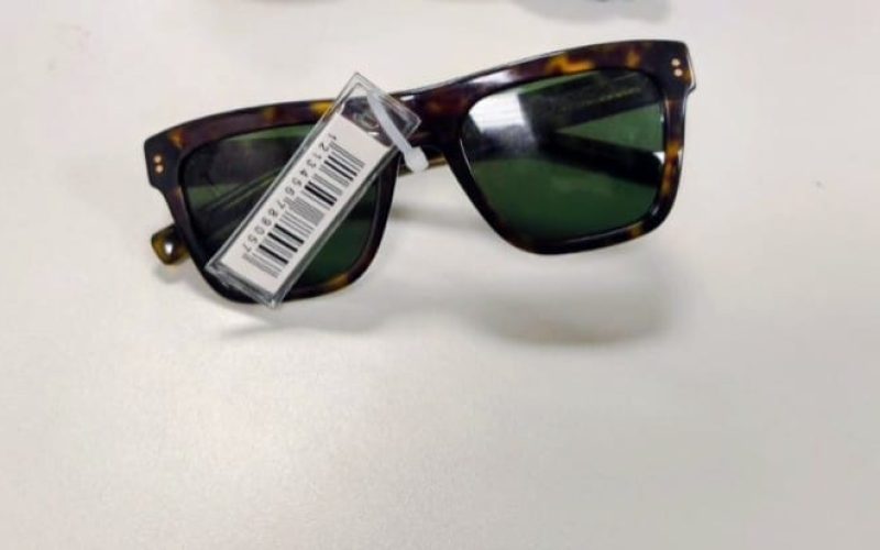 Mulher é presa dentro de avião após furtar óculos de R$ 3 mil no Zumbi dos Palmares