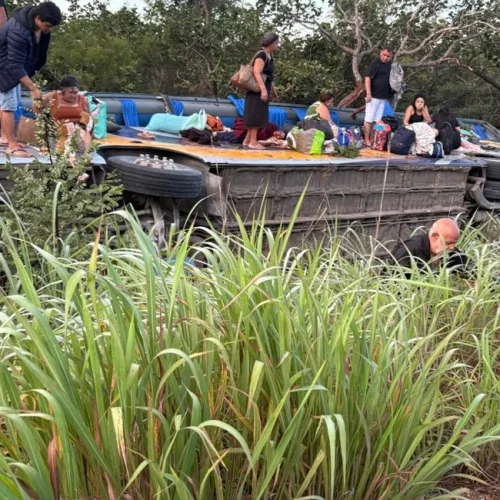 Ônibus com passageiros do Sertão de Alagoas tomba em rodovia de MG e deixa dois mortos