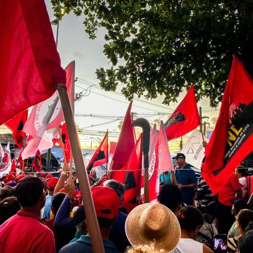 Movimento Sem Terra ocupa centro de Maceió em manifestação por reforma agraria
