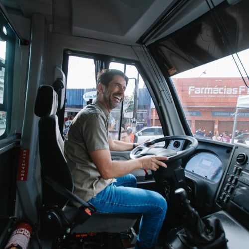 Prefeito Júnior Menezes reforça frota escolar com entrega de novo ônibus em União dos Palmares